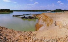 石梁河水库是非法采砂的“顽疾”,其水质已达到三项水质标准